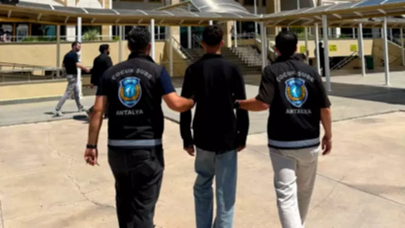 Antalya'da sosyal medyada suç içerikli paylaşım yapan 17 yaşındaki şüpheli gözaltına alındı