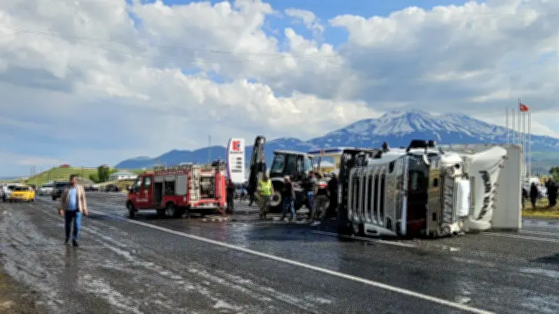 Ağrı'da Zincirleme Kaza: 1 Ölü, 4 Yaralı