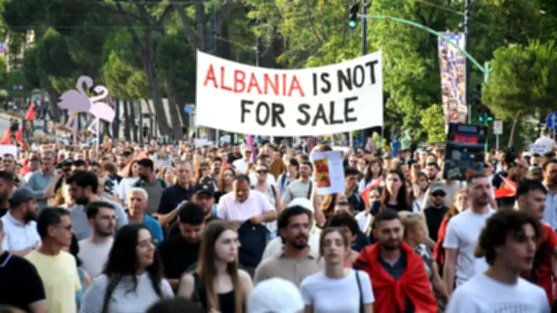 Arnavutluk'ta turizm projesine karşı gösteriler 14. gününde devam ediyor