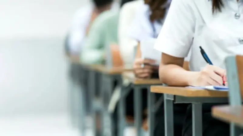 Avrupa'da radikal karar: Dijital eğitim bitiyor, kağıt ve kaleme dönüş başladı