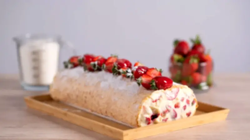 Çay Saatlerinin Yeni Yıldızı: Çilekli Rulo Pasta Tarifi