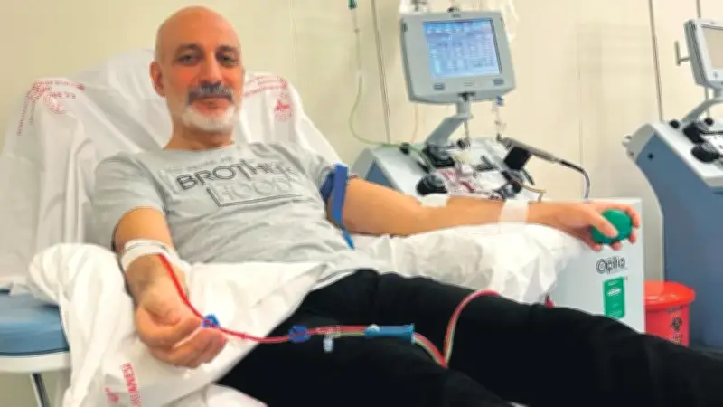 Aynı Hastaya Üç Kez Kök Hücre Bağışlayan Zübeyir Güçlü'ye Kızılay'dan Ödül