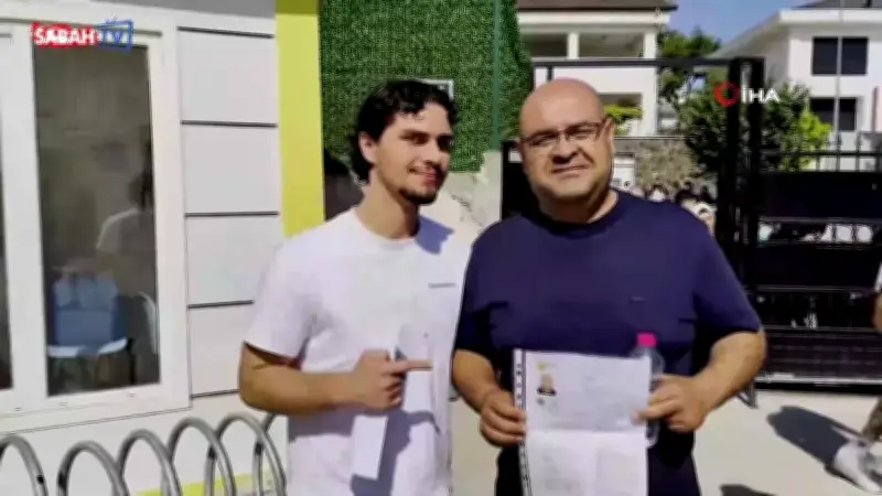 Baba oğul YKS sınavına aynı okulda yan yana sınıflarda girdi