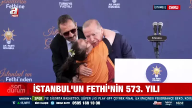 Başkan Erdoğan'a down sendromlu hayranından sahneye sarılma: 'Havva'ya trilyonlar verseniz bu kadar sevinmez'