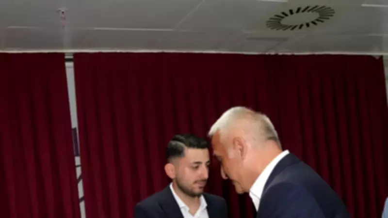 Bakan Ersoy'dan Yeni Evlenen Çifte Sürpriz: Nikah Şahidi Oldu