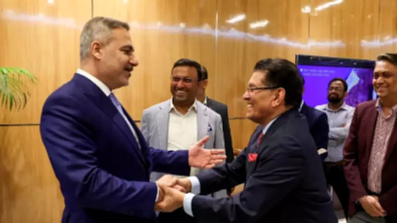 Bakan Fidan, Bangladeşli mevkidaşı Rahman ile havalimanında görüştü