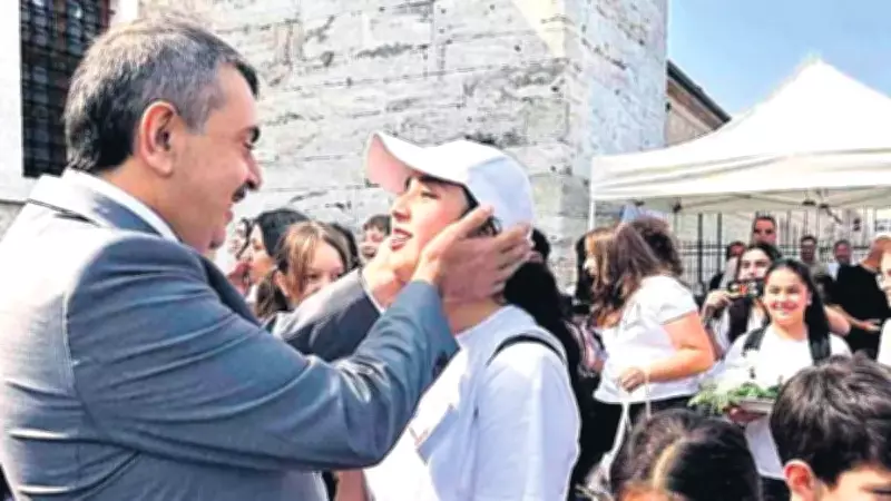 Bakan Tekin Geleceğin Yazarlarıyla Rami Kütüphanesi'nde Buluştu