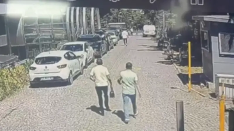Bakırköy Adliyesi'ne Kalem Görünümlü Silahla Girmek İsterken Yakalandı