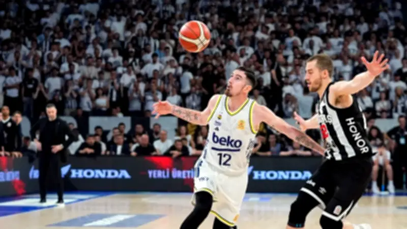 Beşiktaş GAİN - Fenerbahçe Beko: İkinci Periyotta 45-40 Siyah-Beyazlılar Önde