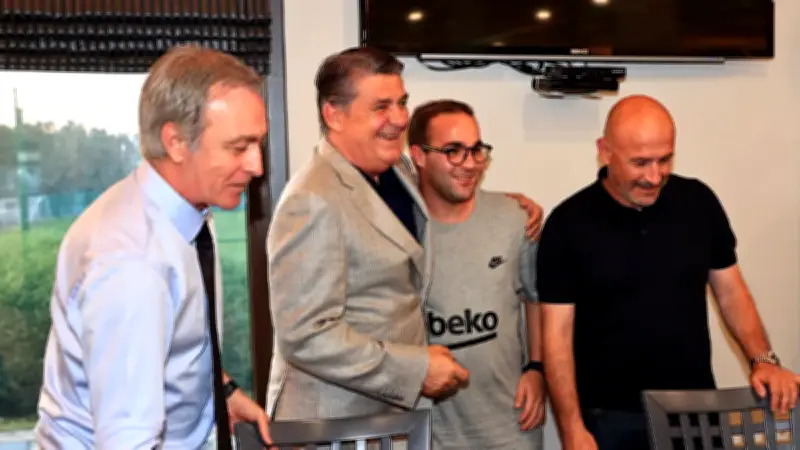 Beşiktaş sezon öncesi yemeğinde buluştu! Italiano ve Adalı bir araya geldi
