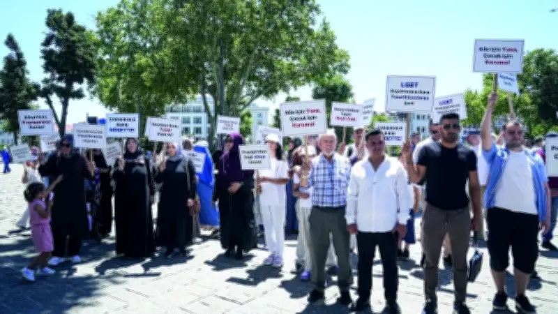 Beyazıt Meydanı'nda Sivil Toplumdan Aile Yapısını Koruma Çağrısı