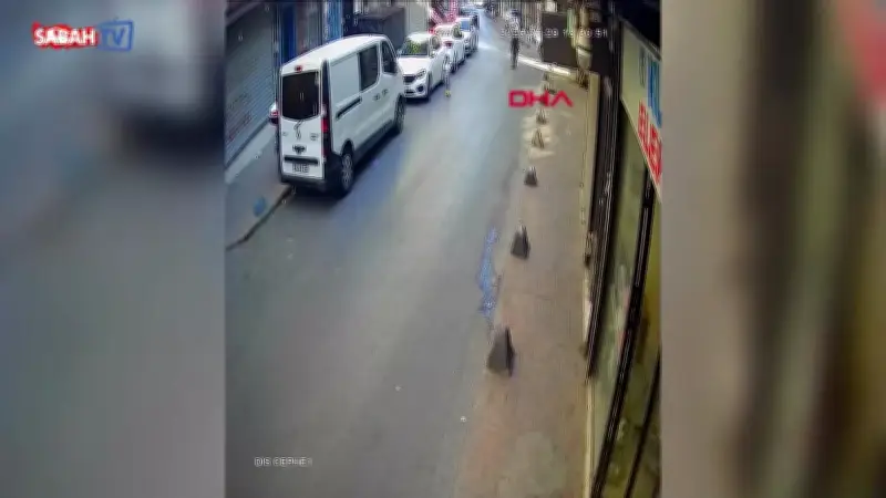 Beyoğlu'nda 4 yaşındaki kız çocuğuna motosiklet çarptı: Bacağı kırıldı