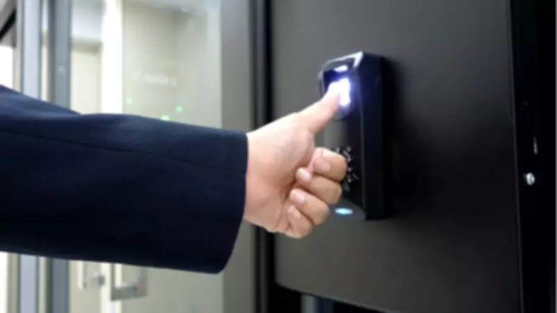 Biyometrik verilerle mesai takibine yasak: KVKK kararı Resmi Gazete'de