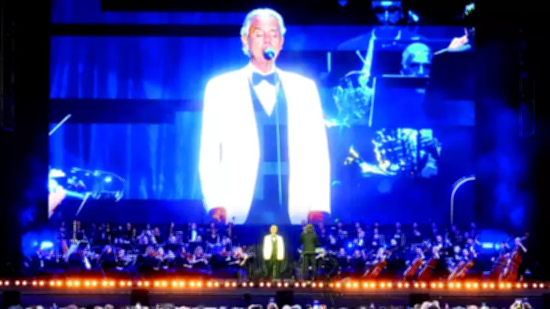 Bocelli ve Kenan Doğulu, Beşiktaş Tüpraş Stadyumu'nda unutulmaz konser verdi