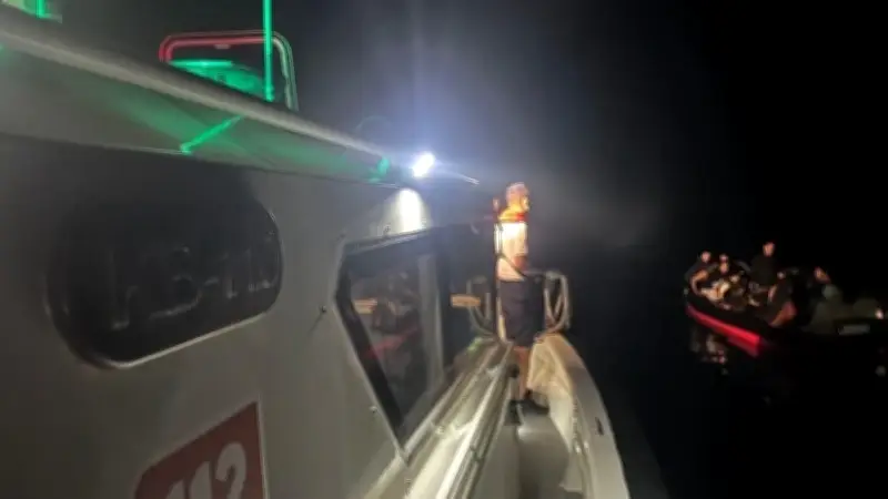 Bodrum açıklarında yardım çağrısı yapan bottan 26 göçmen kurtarıldı
