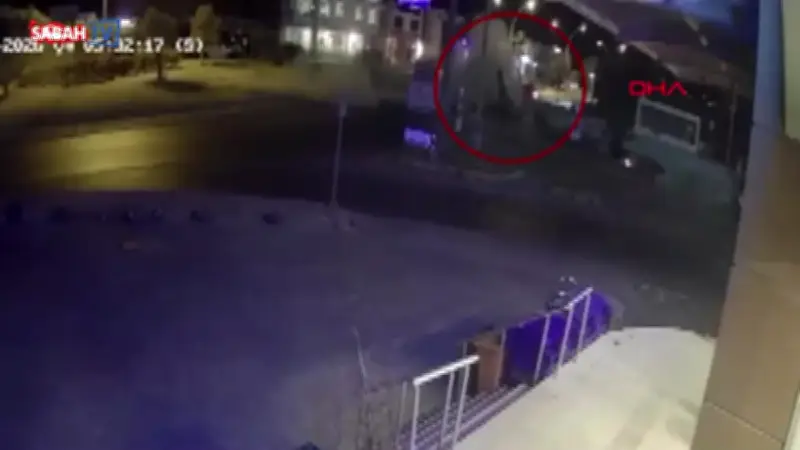 Bodrum'da Otomobil Kavşakta Takla Attı: 2'si Ağır 3 Yaralı, Kaza Anı Kamerada