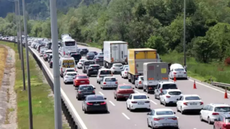 Bolu Dağı Tüneli'nden bayram tatilinde 1 milyon 51 bin araç geçti