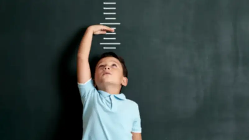 Boy Kısalığı Her Zaman Hastalık Değil! Ailelerin Bilmesi Gereken Önemli Detay