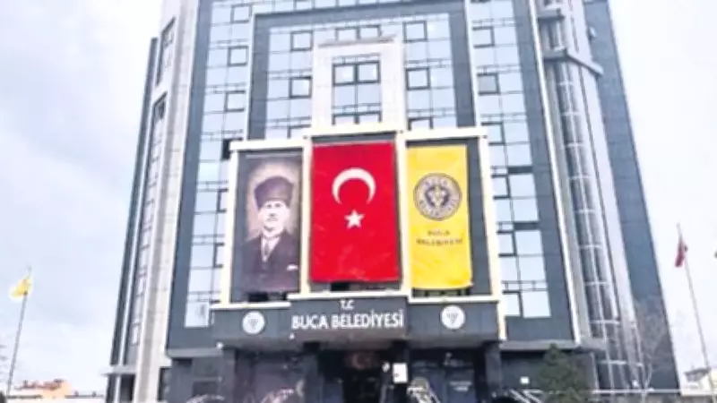 Buca Belediyesi'nde rüşvet skandalı: Memurun üzerinde 13 yarış atı çıktı