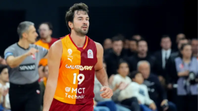 Buğrahan Tuncer, Galatasaray ile 2 yıl daha sözleşme imzaladı