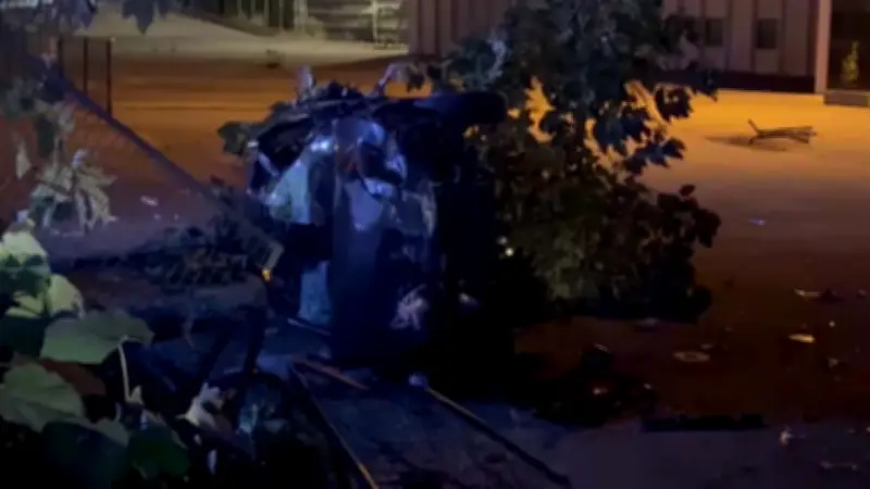 Bursa'da alkollü sürücü dehşeti: Sıkıştırdığı araç bahçeye uçtu, 4 yaralı