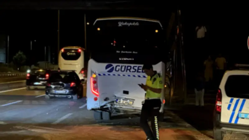 Bursa'da Otomobil İşçi Servisine Çarptı: 6 Yaralı