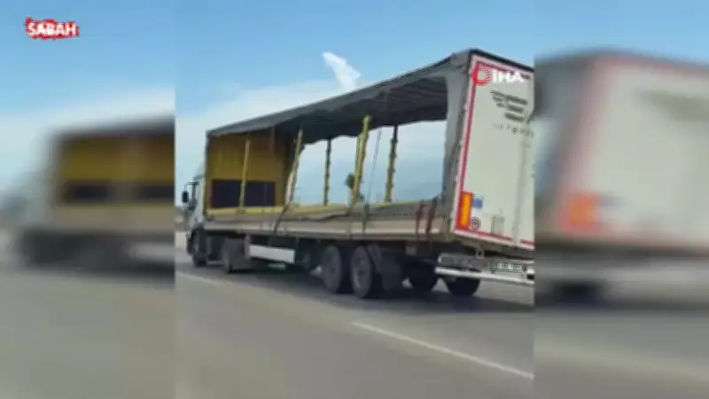Bursa'da tırın yana yatmış dorsesi trafikte korkuttu