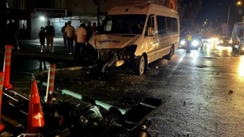 Bursa'da Zincirleme Kaza: 2 Otomobil Dereye Uçtu, 6 Yaralı