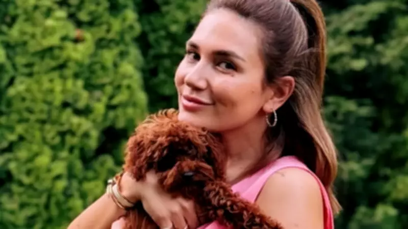 Buse Varol'un Annesi Birsen Özcan Güzelliğiyle Kızını Gölgede Bıraktı