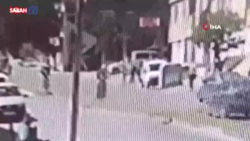 Büyükçekmece'de Ehliyetsiz Sürücü Durağa Daldı: 1 Kişi Ağır Yaralı