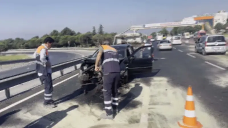 Büyükçekmece'de Zincirleme Kaza: 4 Yaralı, Trafik Durdu