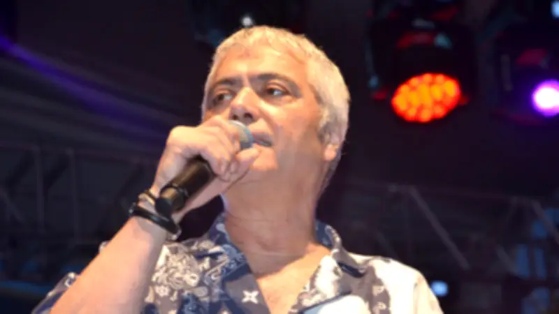 Cengiz Kurtoğlu Ankara konserine giderken trafik kazası geçirdi, hastaneye kaldırıldı