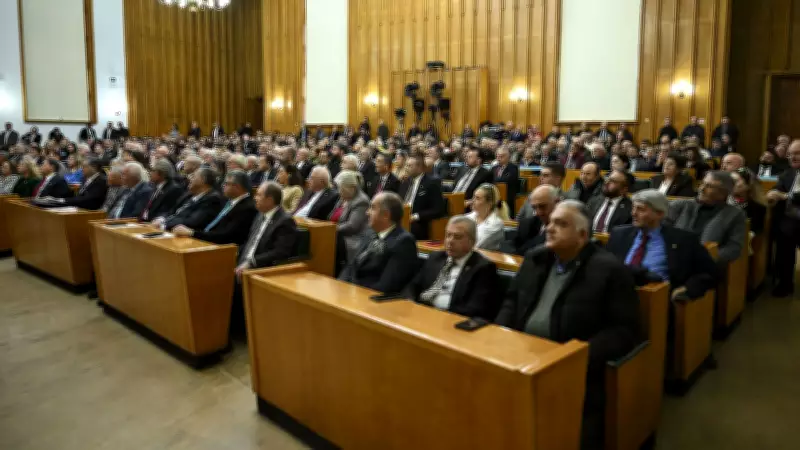 CHP Grup Toplantısı'nda Kılıçdaroğlu ve Özel Arasında Kürsü Krizi