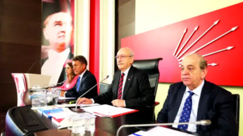 CHP'de 11 il başkanı görevden alındı, kurultay komisyonu kuruldu