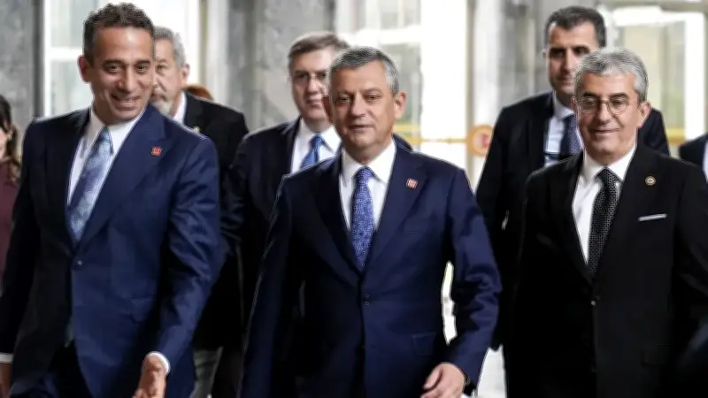 CHP'de Grup Başkanvekili Değişikliği: Başarır ve Günaydın'ın Unvanı Kaldırıldı