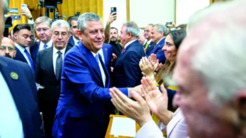 CHP'de kürsü savaşında vekillerin saf değiştirdiği iddia edildi