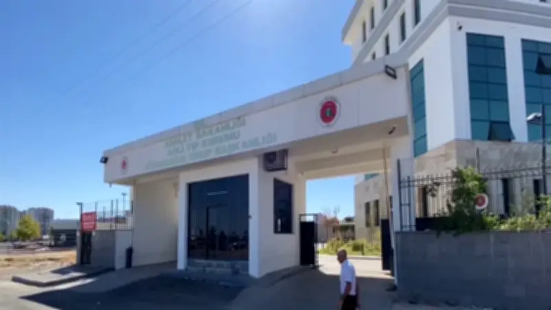 Diyarbakır'da Silah Oyunu Faciası: İkizlerden Emre Hayatını Kaybetti