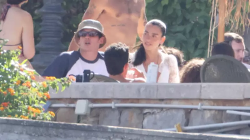 Dua Lipa ve Callum Turner'dan Sicilya'da Düğün Sonrası Kutlama