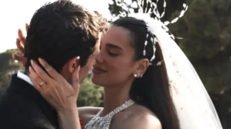 Dua Lipa'nın Düğün Pozlarına Beğeni Yağdı: Mutluluk Kareleri Peş Peşe