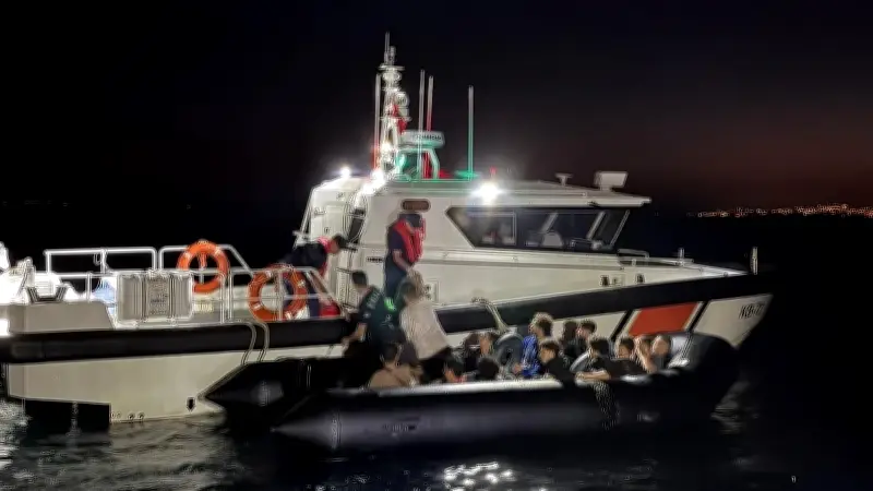 Ege'de Kaçışa Geçit Yok: Lastik Bota 15 Düzensiz Göçmen Yakalandı