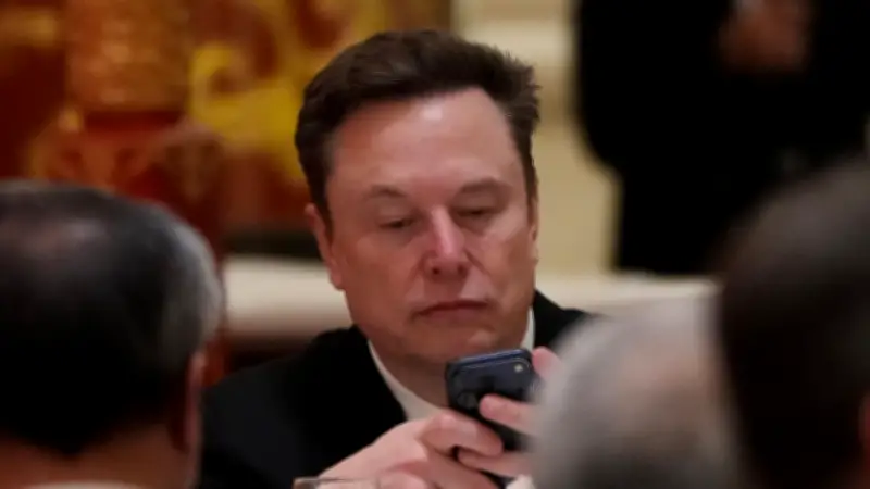 Elon Musk Tarihteki İlk Dolar Trilyoneri Oldu