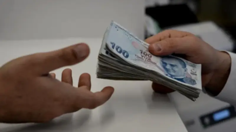 Emekli maaş zammında 3 farklı senaryo: En düşük aylık kaç TL olacak?