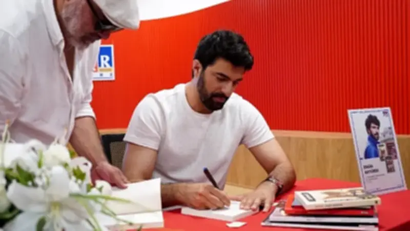 Engin Akyürek'ten anlamlı hareket: Kitap telifini Darüşşafaka'ya bağışlıyor
