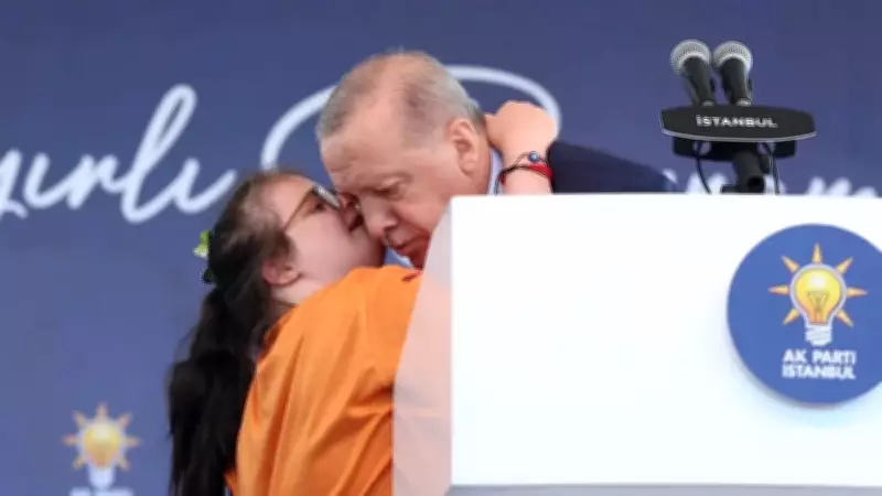 Erdoğan'a down sendromlu hayranından sevgi seli: Dakikalarca sarıldı