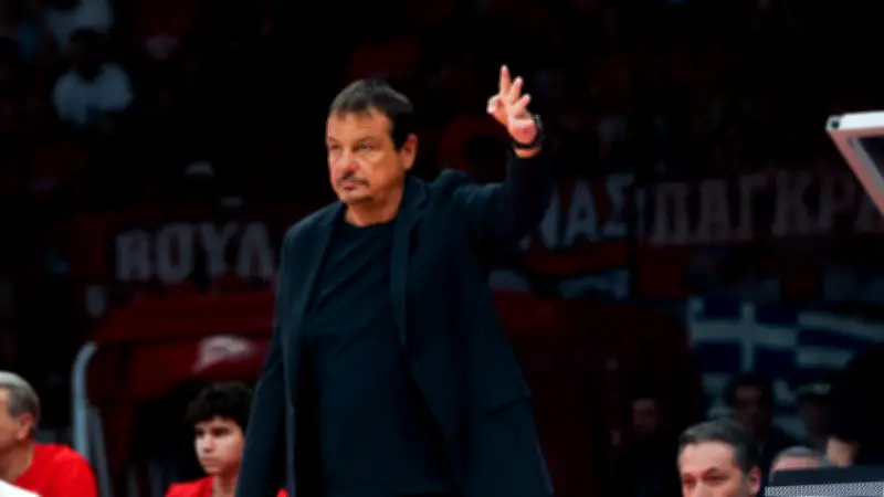 Ergin Ataman'lı Panathinaikos, Olympiakos'a yenilerek şampiyonluğu kaptırdı