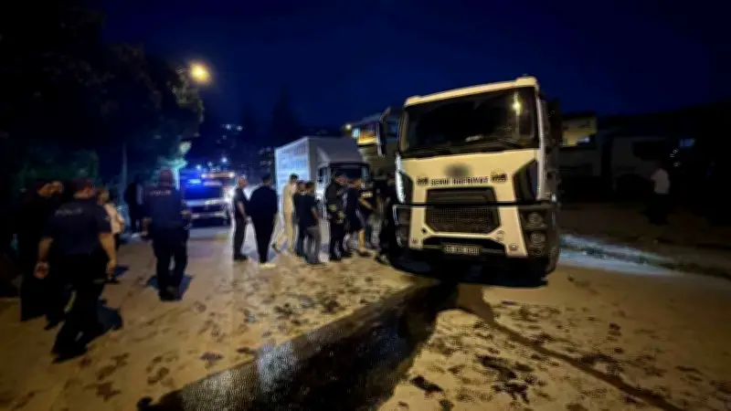 Eskişehir'de Freni Boşalan Kamyon Parka Dalmaktan Son Anda Kurtuldu