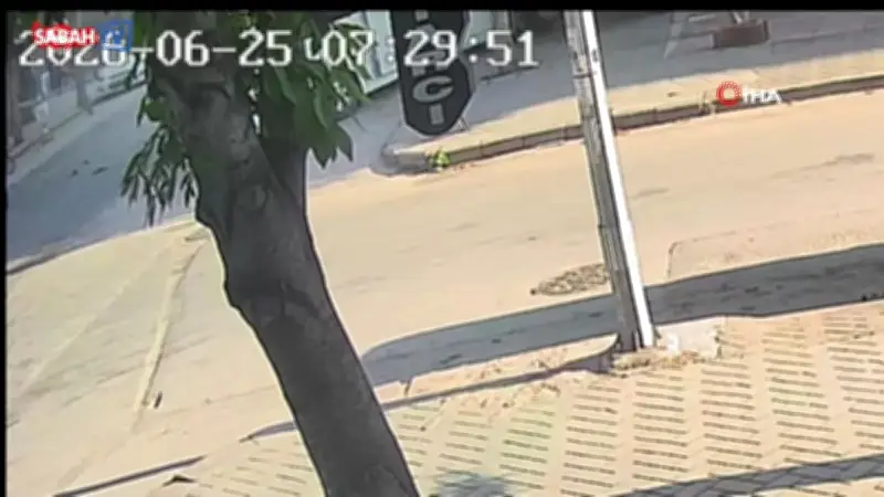 Eskişehir'de servis-panelvan çarpışması: 9 yaralı, kaza anı kamerada