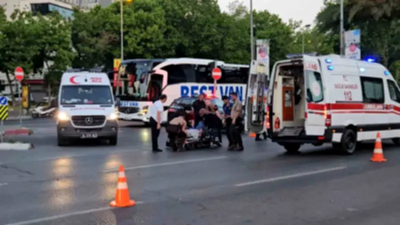 Fatih'te Üç Motosiklet Çarpıştı: 5 Yaralı, 1'i Ağır