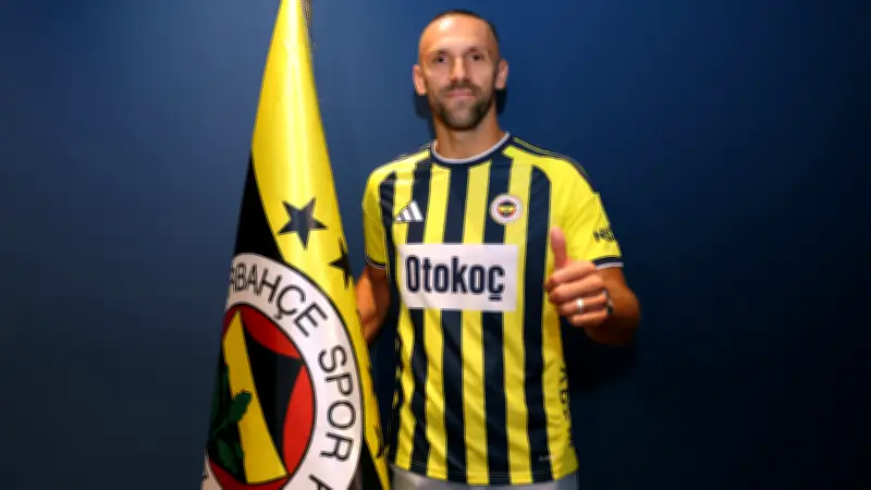 Fenerbahçe, Vedat Muriqi ile 3 yıllık sözleşme imzaladığını resmen duyurdu
