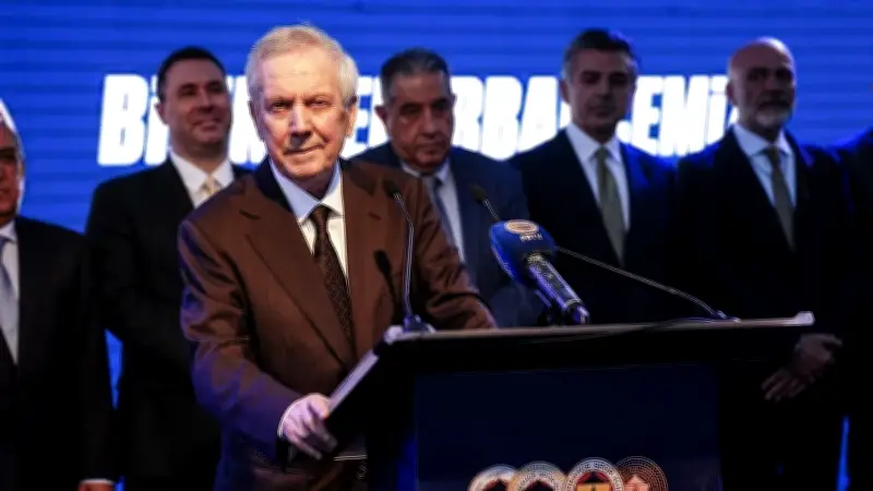 Fenerbahçe'de teknik direktör düğümü çözülüyor: Aykut Kocaman ve Dirk Kuyt dönemi